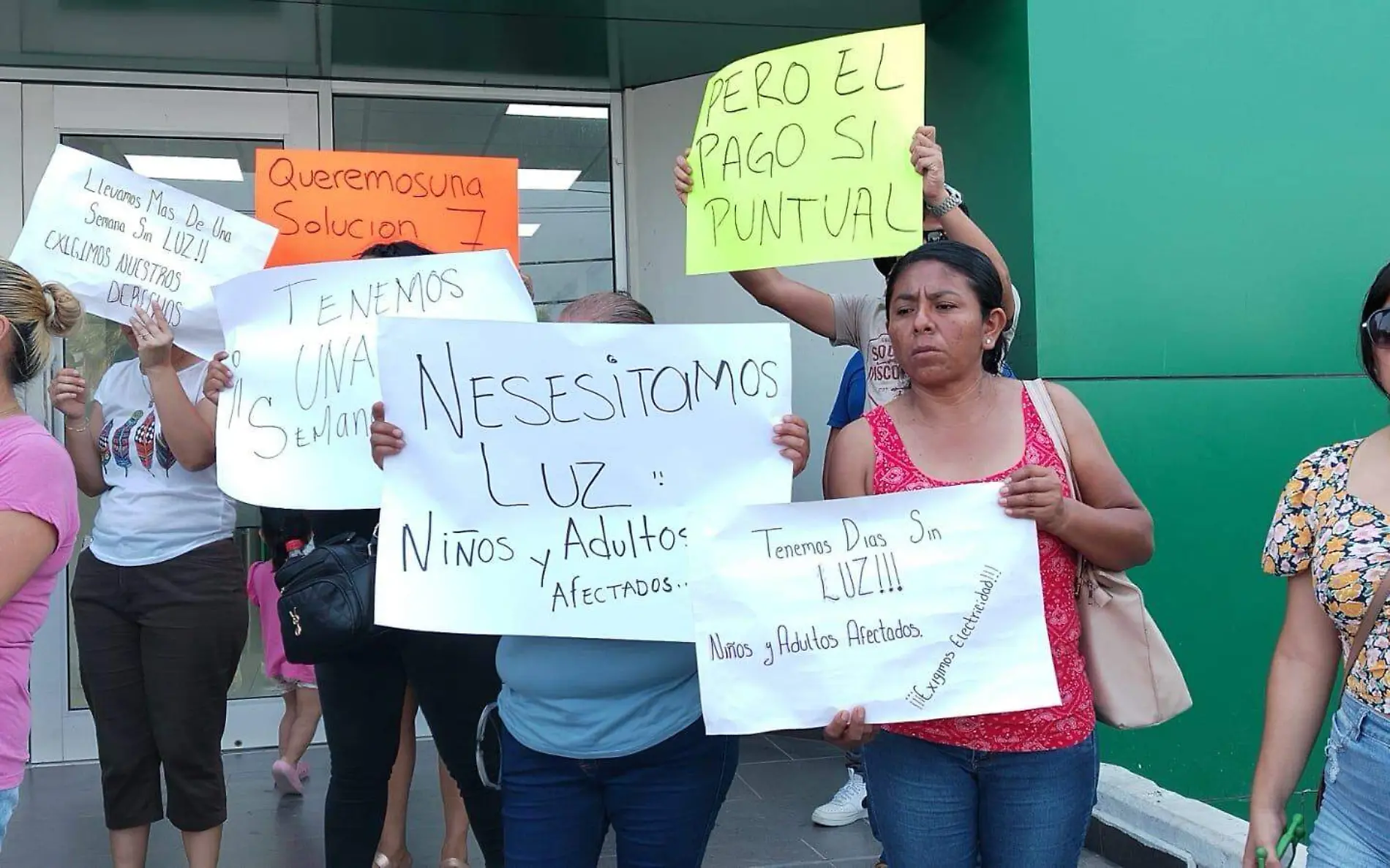 Tras 8 días sin energía, se manifiestan contra CFE en frontera de Tamaulipas